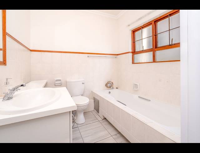 2 BEDROOM APARTMENT FOR SALE IN BRYANSTON